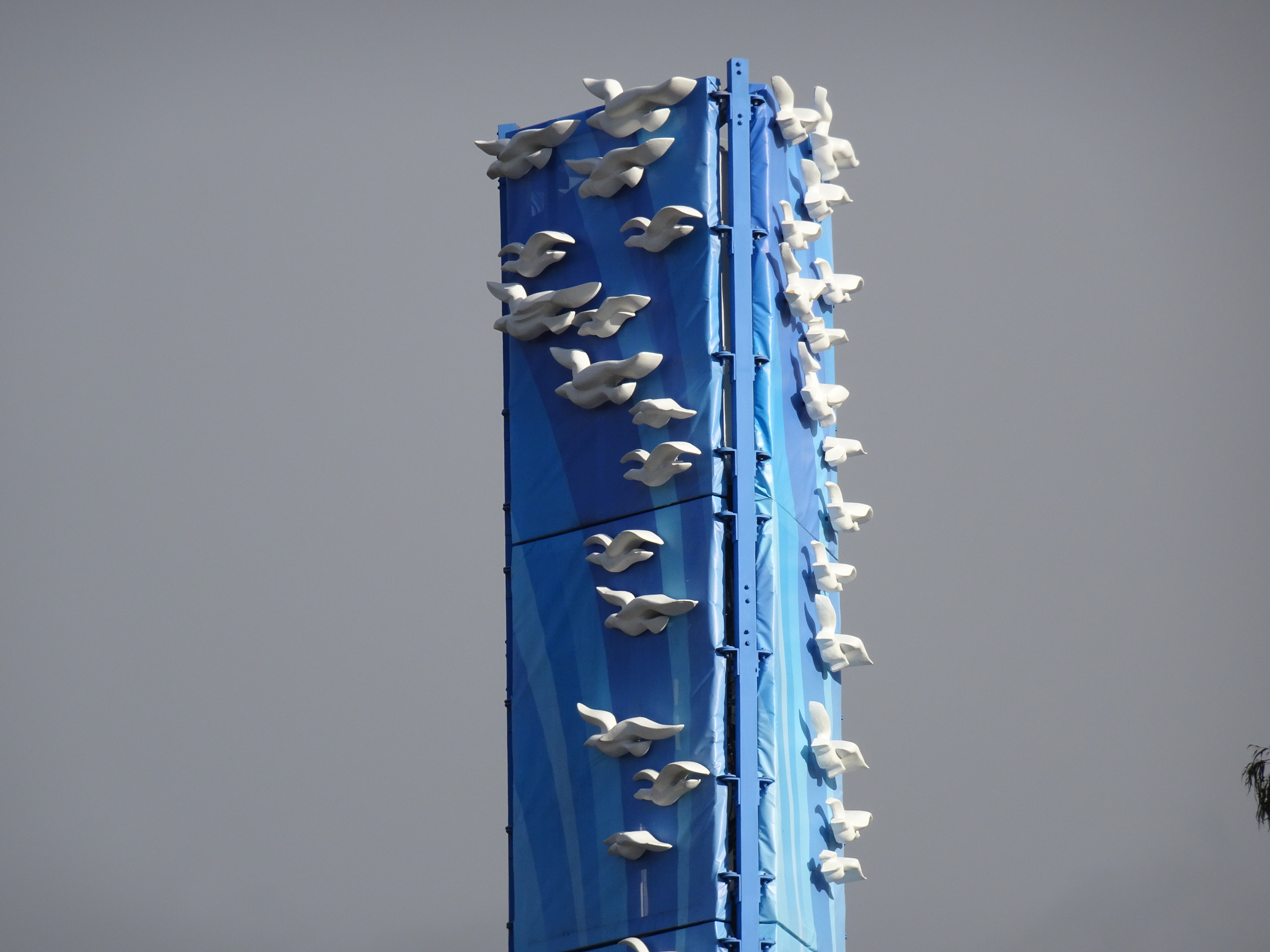 3D birds soar in Birds on Blue